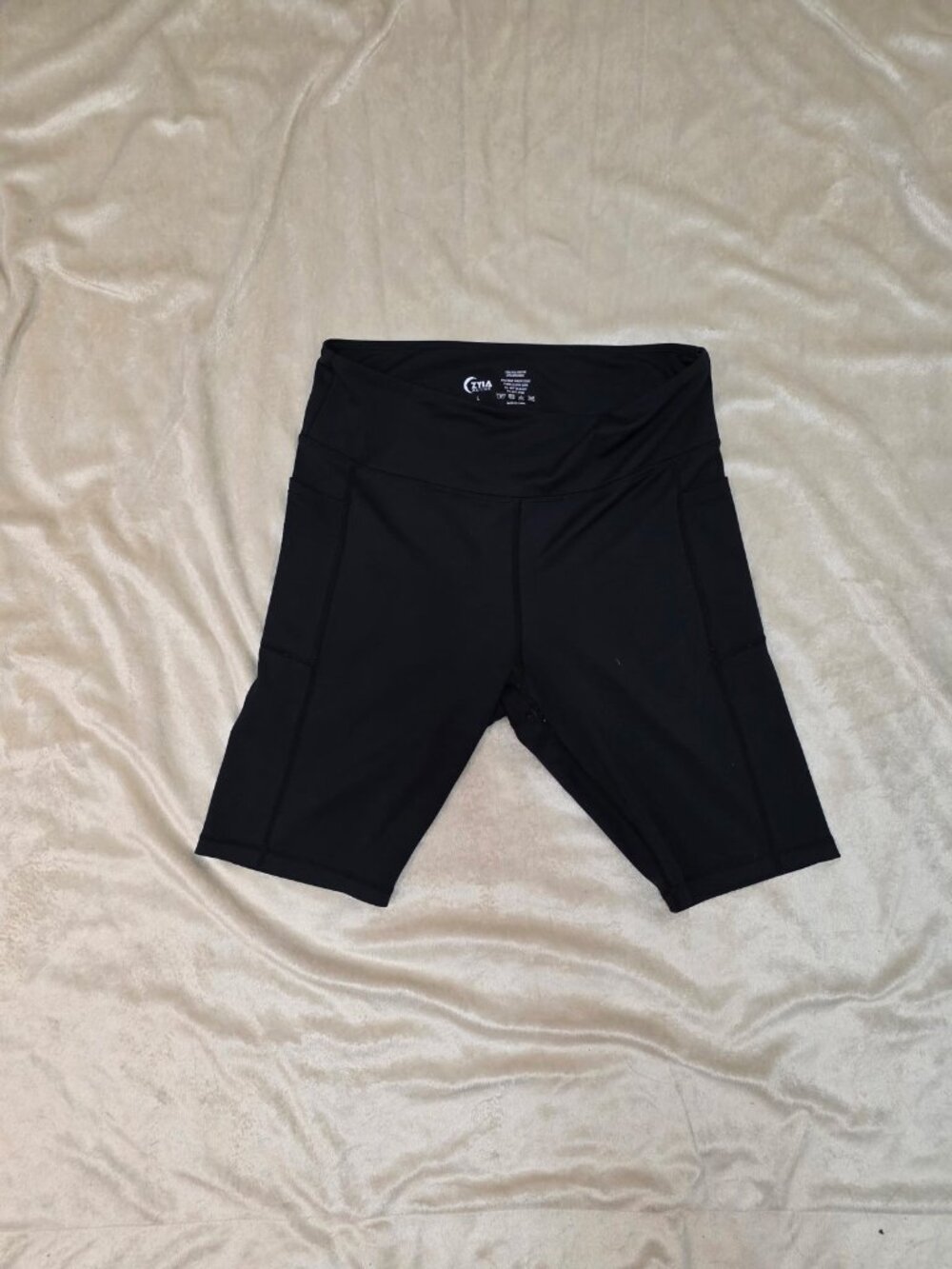 Zyia active bike shorts 9”, high rise, size large